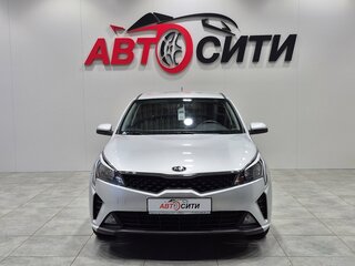 2021 Kia Rio IV Рестайлинг, серебристый, 1875000 рублей, вид 2