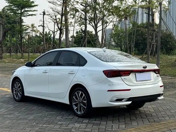 2022 Kia K3 II (China Market), белый - вид 5