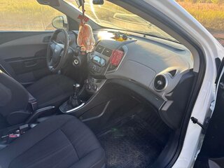 2014 Chevrolet Aveo II, белый, 950000 рублей, вид 4