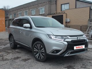 2019 Mitsubishi Outlander III Рестайлинг 3, серый, 2200000 рублей, вид 3