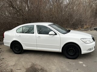 2011 Skoda Octavia II (A5) Рестайлинг, белый, 820000 рублей, вид 4
