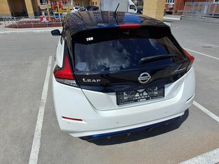 2017 Nissan Leaf II (ZE1), белый, 1550000 рублей, вид 3