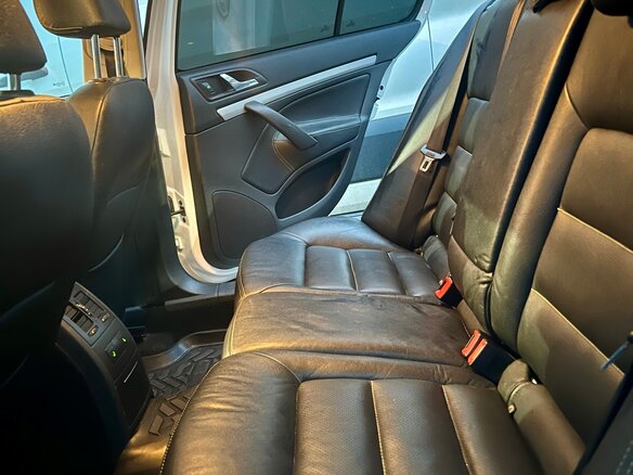 2012 Skoda Octavia II (A5) Рестайлинг, белый, 1050000 рублей - вид 21