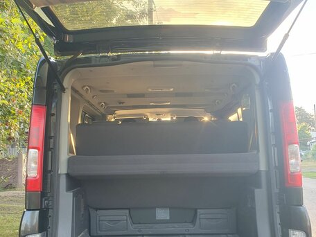 2009 Renault Trafic, чёрный, 2000000 рублей, вид 2