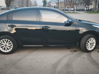2019 Kia Rio IV, чёрный, 1495000 рублей, вид 5