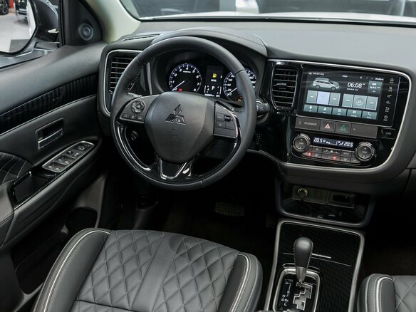 2022 Mitsubishi Outlander III Рестайлинг 3, белый - вид 18
