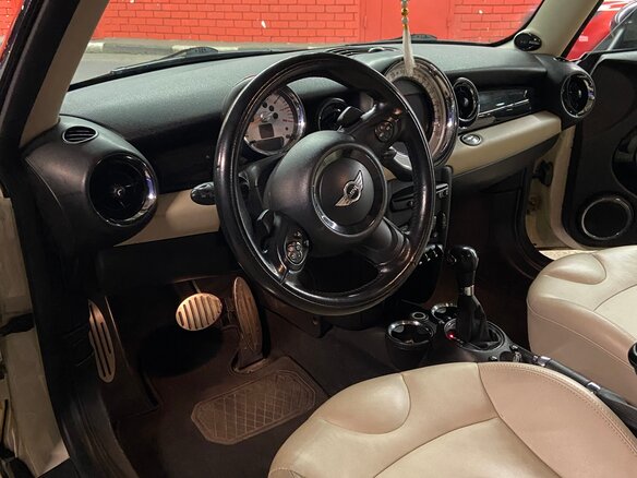 2011 Mini Hatch Cooper S II (R56) Рестайлинг, бежевый, 1190000 рублей - вид 6