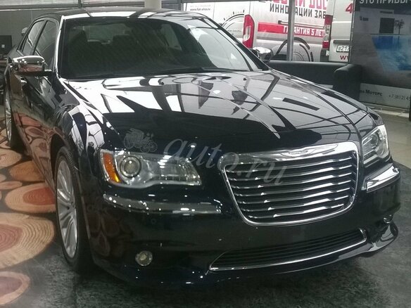 2012 Chrysler 300C II, синий