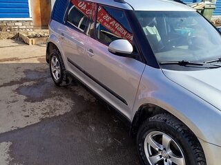 2014 Skoda Yeti I, серебристый, 800000 рублей, вид 2