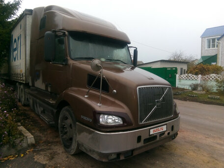 2002 Volvo VNL, коричневый, 1500000 рублей, вид 2