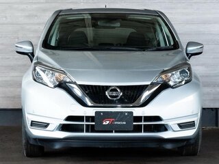 2019 Nissan Note II Рестайлинг, серебристый, 740000 рублей, вид 1
