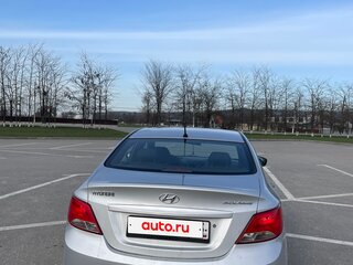 2015 Hyundai Solaris I Рестайлинг, серебристый, 910000 рублей, вид 5