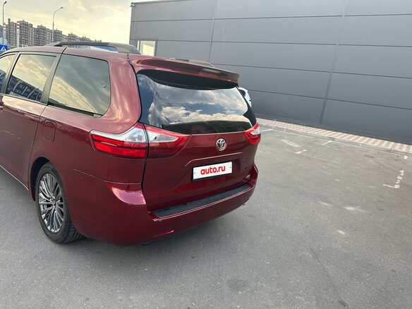 2016 Toyota Sienna III Рестайлинг, красный, 2195000 рублей - вид 16