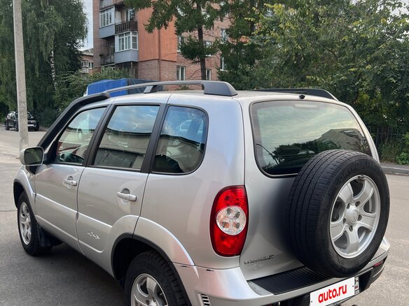 2011 Chevrolet Niva I Рестайлинг, серый, 520000 рублей - вид 4