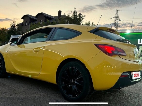 2012 Opel Astra GTC J Рестайлинг, жёлтый, 870000 рублей - вид 5