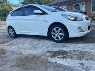 2012 Hyundai Solaris I, белый, 830000 рублей, вид 3