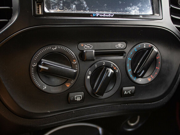2011 Nissan Juke I, красный - вид 14