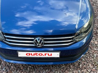 2018 Volkswagen Polo V Рестайлинг, синий, 740000 рублей, вид 2