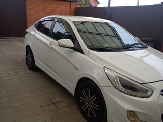2013 Hyundai Solaris I, белый, 800000 рублей, вид 3