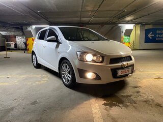 2014 Chevrolet Aveo II, белый, 900000 рублей, вид 2