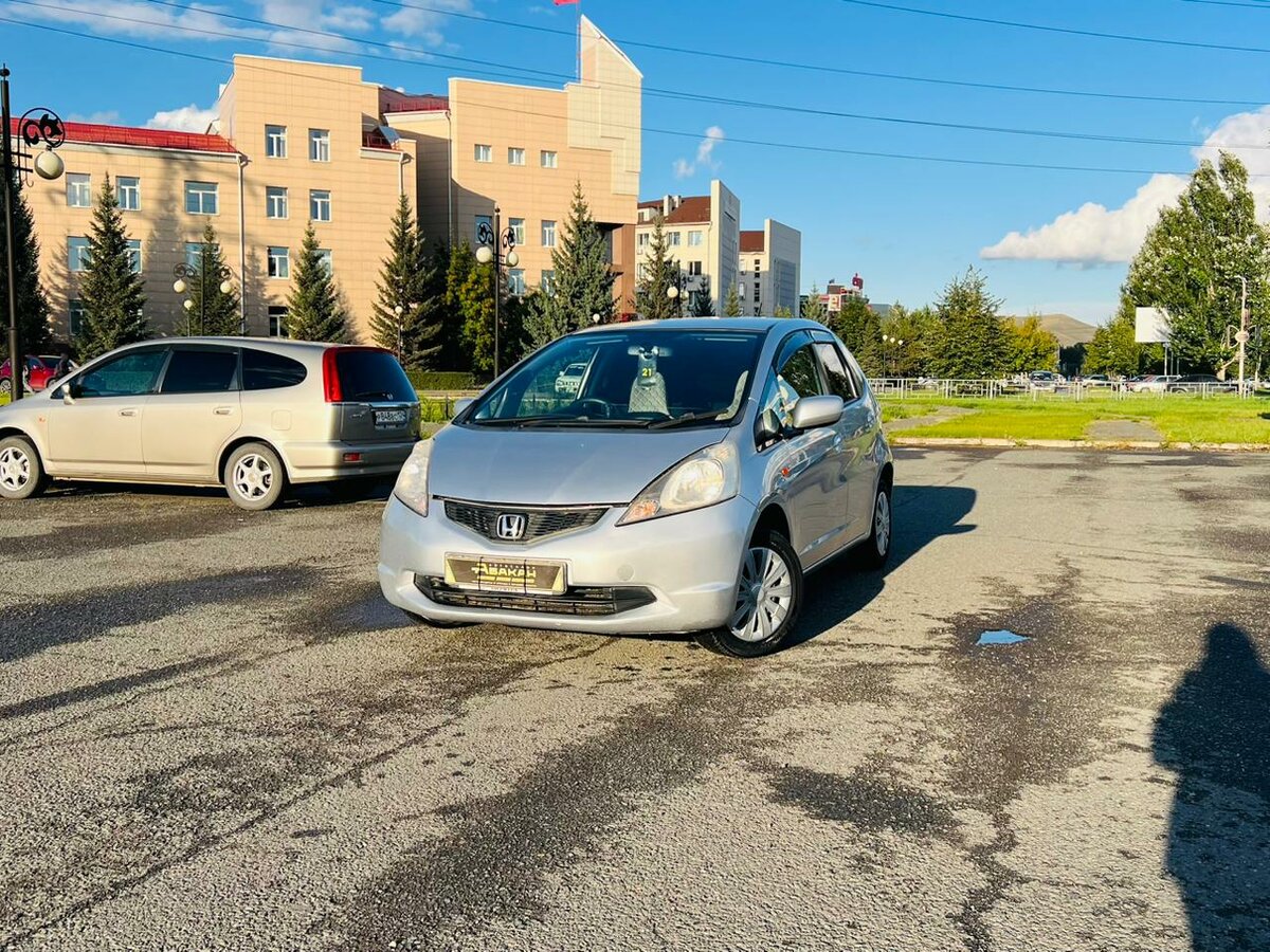 Открыть фотографии: Honda Fit II