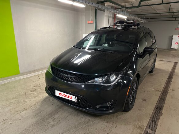 2018 Chrysler Pacifica RU, чёрный, 2970000 рублей - вид 1