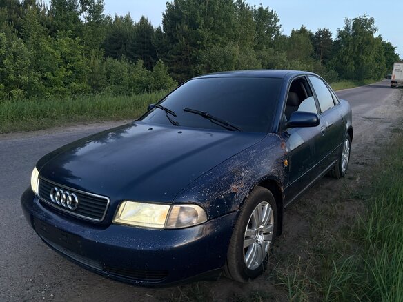 1998 Audi A4 I (B5), синий, 220000 рублей