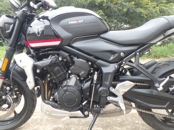 2024 Triumph Trident 660, чёрный, 860000 рублей - вид 11
