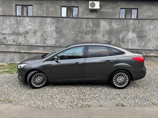 2017 Ford Focus III Рестайлинг, серый, 1200000 рублей, вид 3