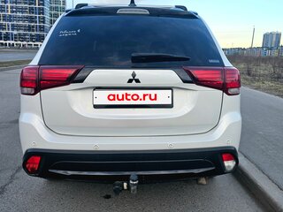 2017 Mitsubishi Outlander III Рестайлинг 2, белый, 2450000 рублей, вид 5