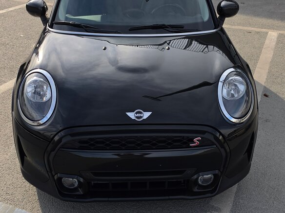2020 Mini Hatch Cooper III (F55/F56) Рестайлинг, чёрный - вид 1