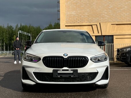 2023 BMW 1 серии 120i III (F52) Рестайлинг, белый, 1740000 рублей, вид 2