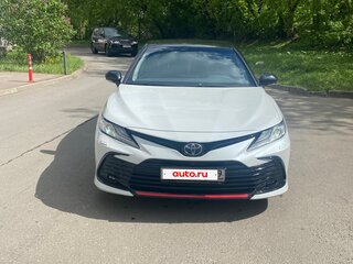 2021 Toyota Camry VIII (XV70) Рестайлинг, белый, 2900000 рублей, вид 1