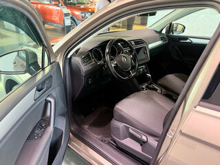 2019 Volkswagen Tiguan II, бежевый, 2099000 рублей, вид 4
