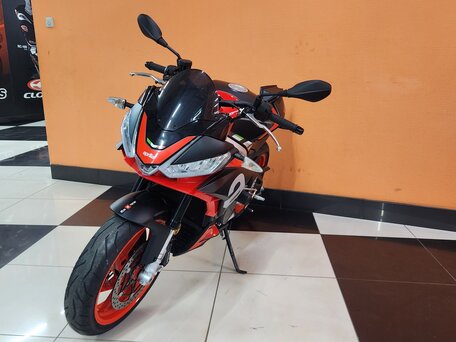 2022 Aprilia Tuono 660, красный, 1099000 рублей, вид 4