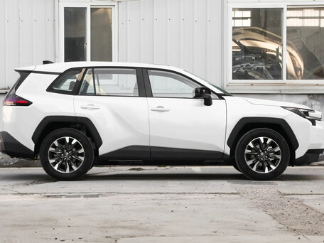 2026 Toyota RAV4 VI (XA60), белый, 4750000 рублей, вид 3