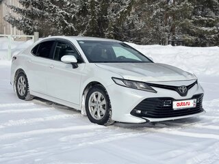 2018 Toyota Camry VIII (XV70), белый, 2450000 рублей, вид 3