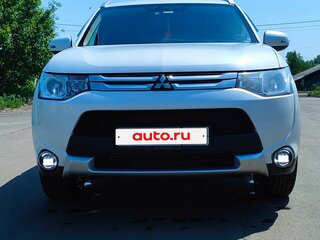 2014 Mitsubishi Outlander III Рестайлинг, белый, 1650000 рублей, вид 2