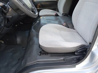 2015 Toyota HiAce H200 Рестайлинг, серебристый, 3890000 рублей, вид 4