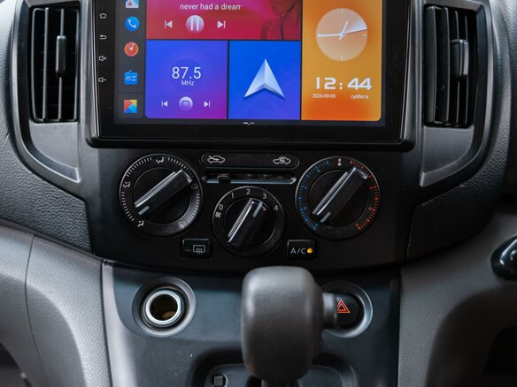 2010 Nissan NV200, белый - вид 14