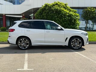 2021 BMW X5 40i IV (G05/G18), белый, 6295000 рублей, вид 5