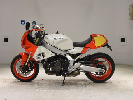 2024 Yamaha XSR900, белый, 1400000 рублей, вид 2