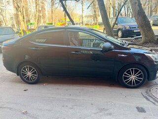 2016 Kia Rio III Рестайлинг, чёрный, 900000 рублей, вид 4