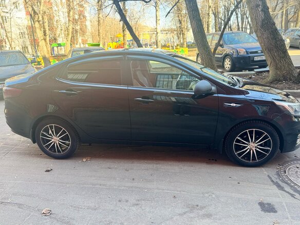 2016 Kia Rio III Рестайлинг, чёрный, 820000 рублей - вид 3