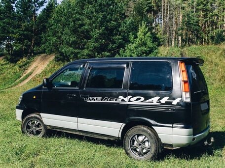 1999 Toyota Lite Ace Noah V, чёрный, 640000 рублей, вид 1