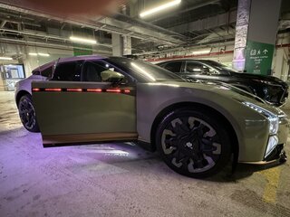 2023 HiPhi Z 120 kWh, зелёный, 8700000 рублей, вид 4