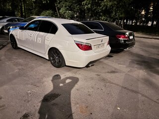 2008 BMW 5 серии 525i V (E60/E61) Рестайлинг, белый, 1700000 рублей, вид 3