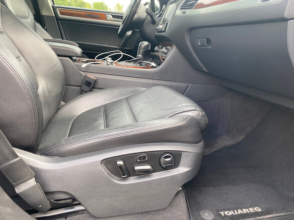 2010 Volkswagen Touareg II, чёрный, 2450000 рублей - вид 24