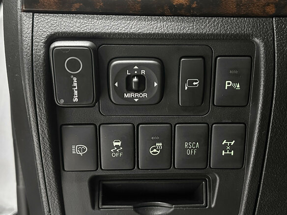 2014 Toyota Land Cruiser 200 Series Рестайлинг 1, серебристый, 3930000 рублей - вид 22
