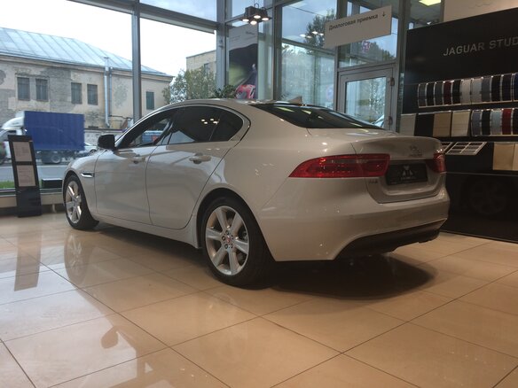2015 Jaguar XE EcoBoost I, белый - вид 1